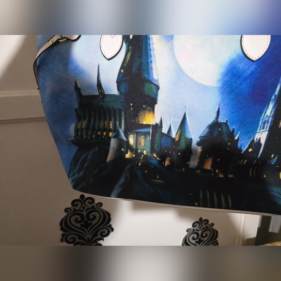 Hogwarts castle shoulder tote (CUSTOM MADE) - Picture 4 of 8